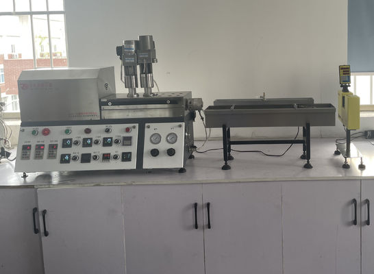 0.75KW PLC 통제 실험실 실험실 쌍둥이 나사 압출기 250mm 나사 실 길이